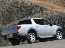 Фото Mitsubishi L200 2.4 DI-D AT №11