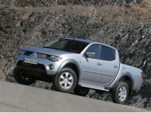 Фото Mitsubishi L200 2.4 DI-D AT №1